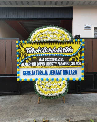 Papan Bunga Duka di Kampung Pelita
